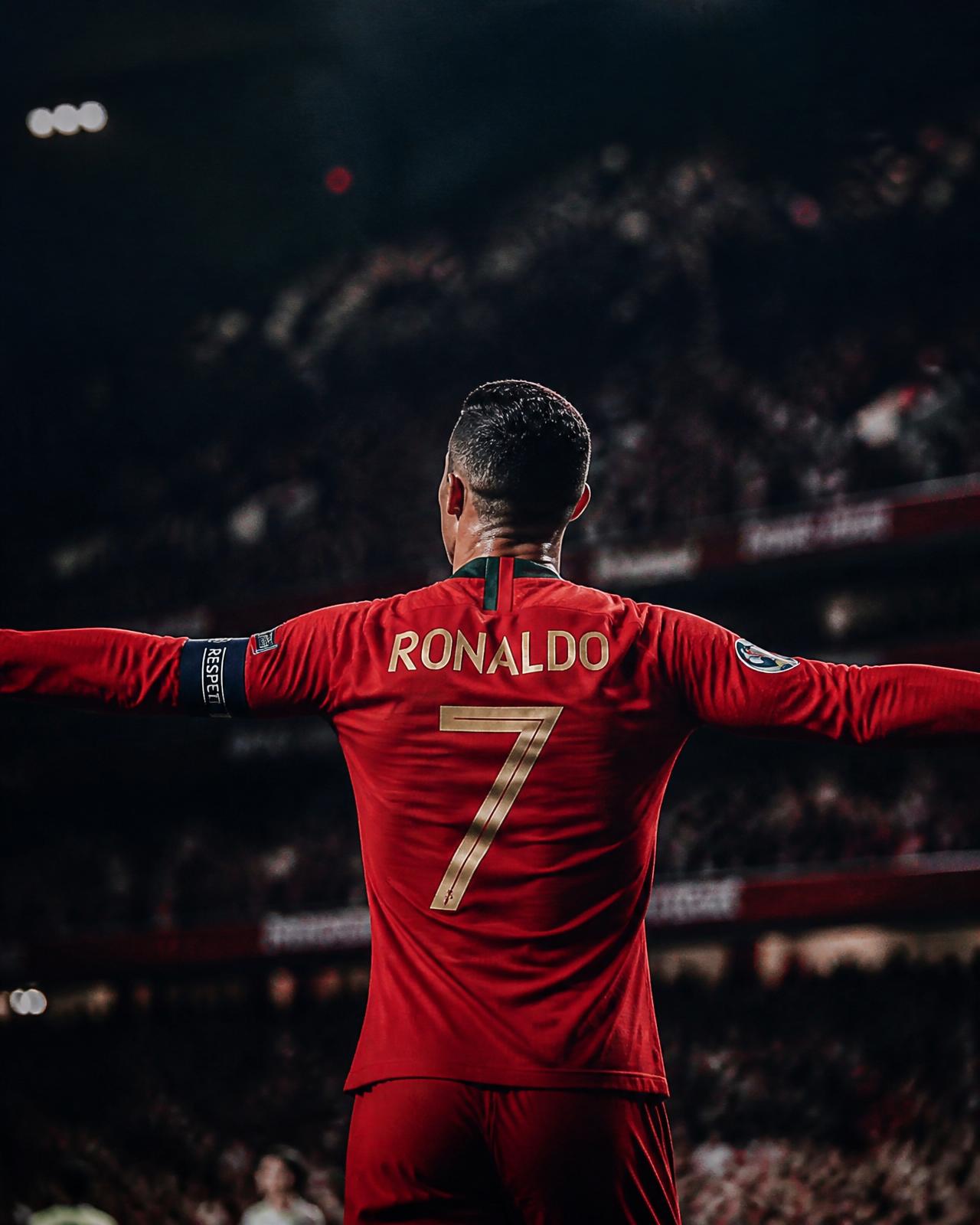 Ronaldo celebrating in Portugal jersey
